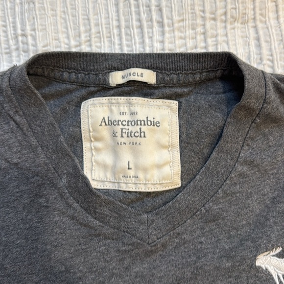 Abercrombie Tee Shirt - Picture 2 of 3